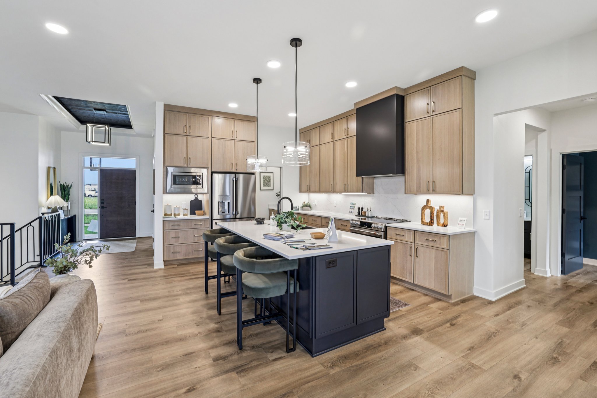 33-web-or-mls-Royal View Dr-S2606-033